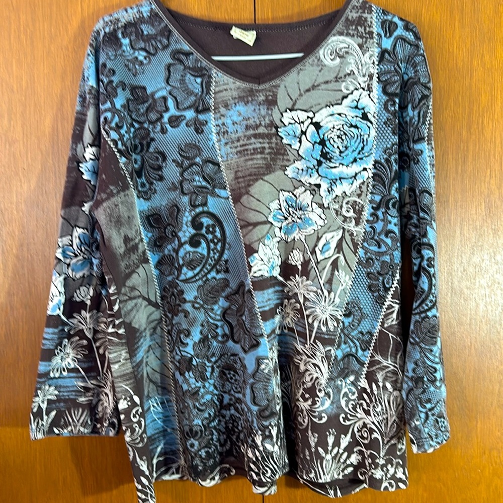 VINTAGE Jess&Jane USA.lg-xl.3/4 sleeves.V-neck Rhinestone flowers.Loose fitting.